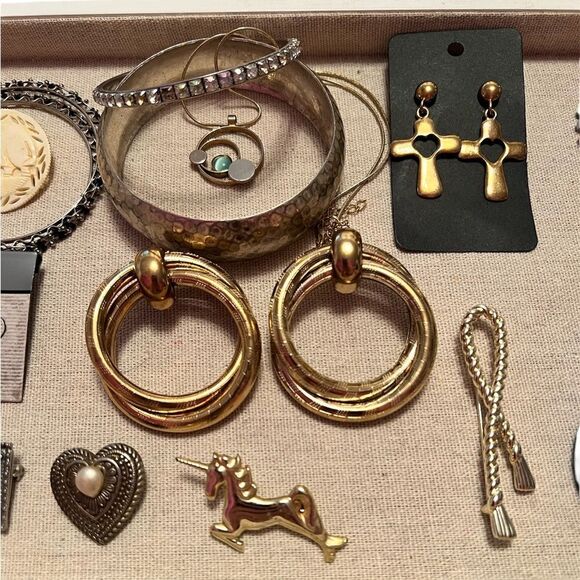 Vintage Jewelry Bundle Lot Bangles Earrings Brooches - Picture 3 of 4